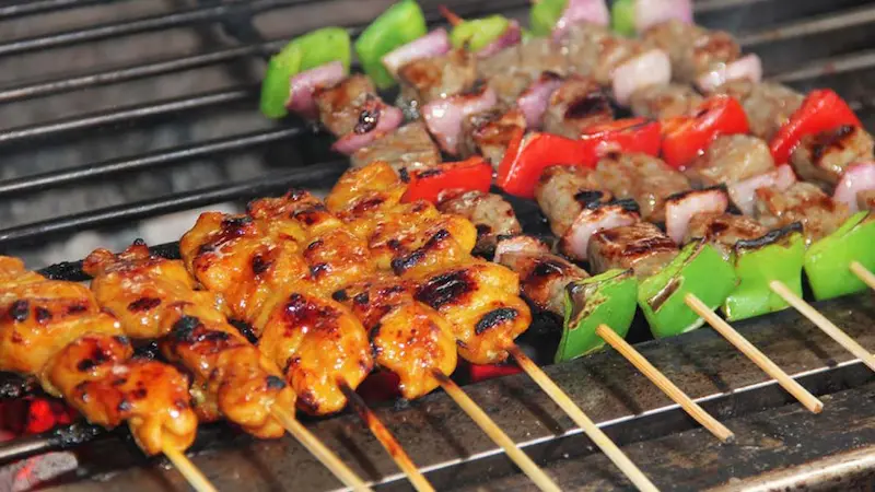 xiên que nướng – món ăn vặt buổi tối không thể thiếu